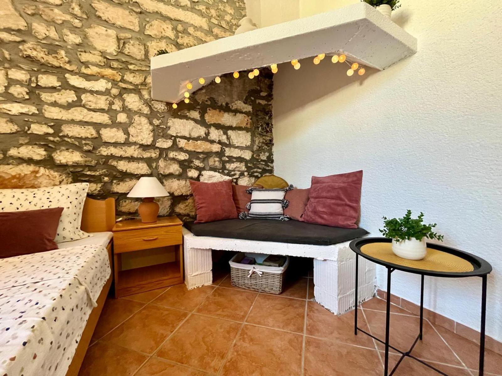 Stone House Mia *